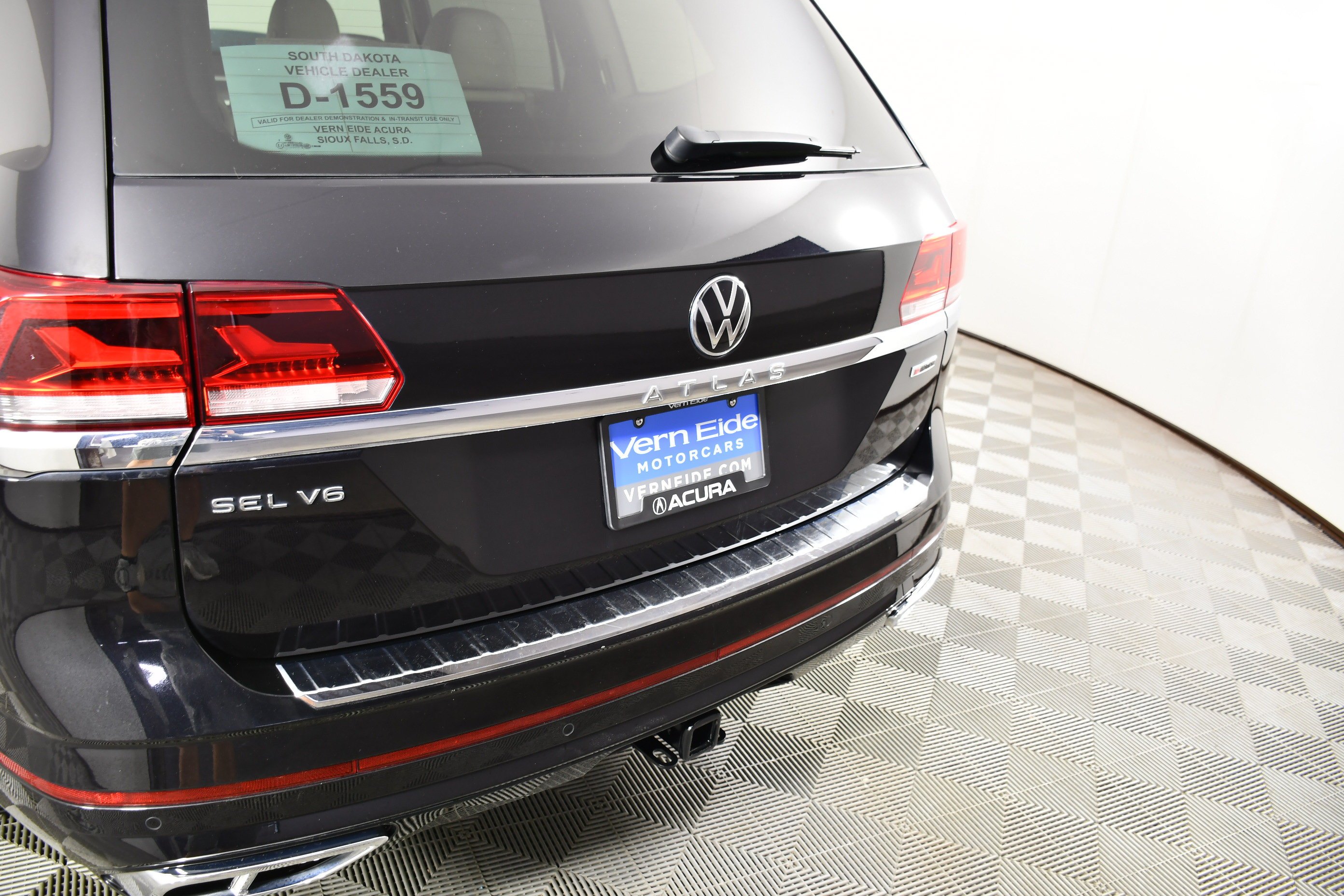 Used 2021 Black Volkswagen 3.6L V6 SEL Premium R-Line image 15