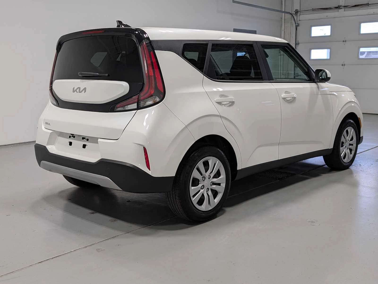 Certified Used 2025 Snow White Pearl Kia LX image 8
