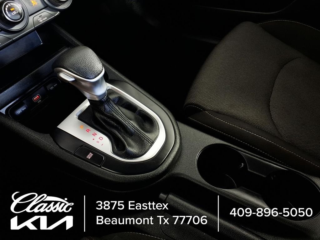 Used 2023 White Kia LXS image 20