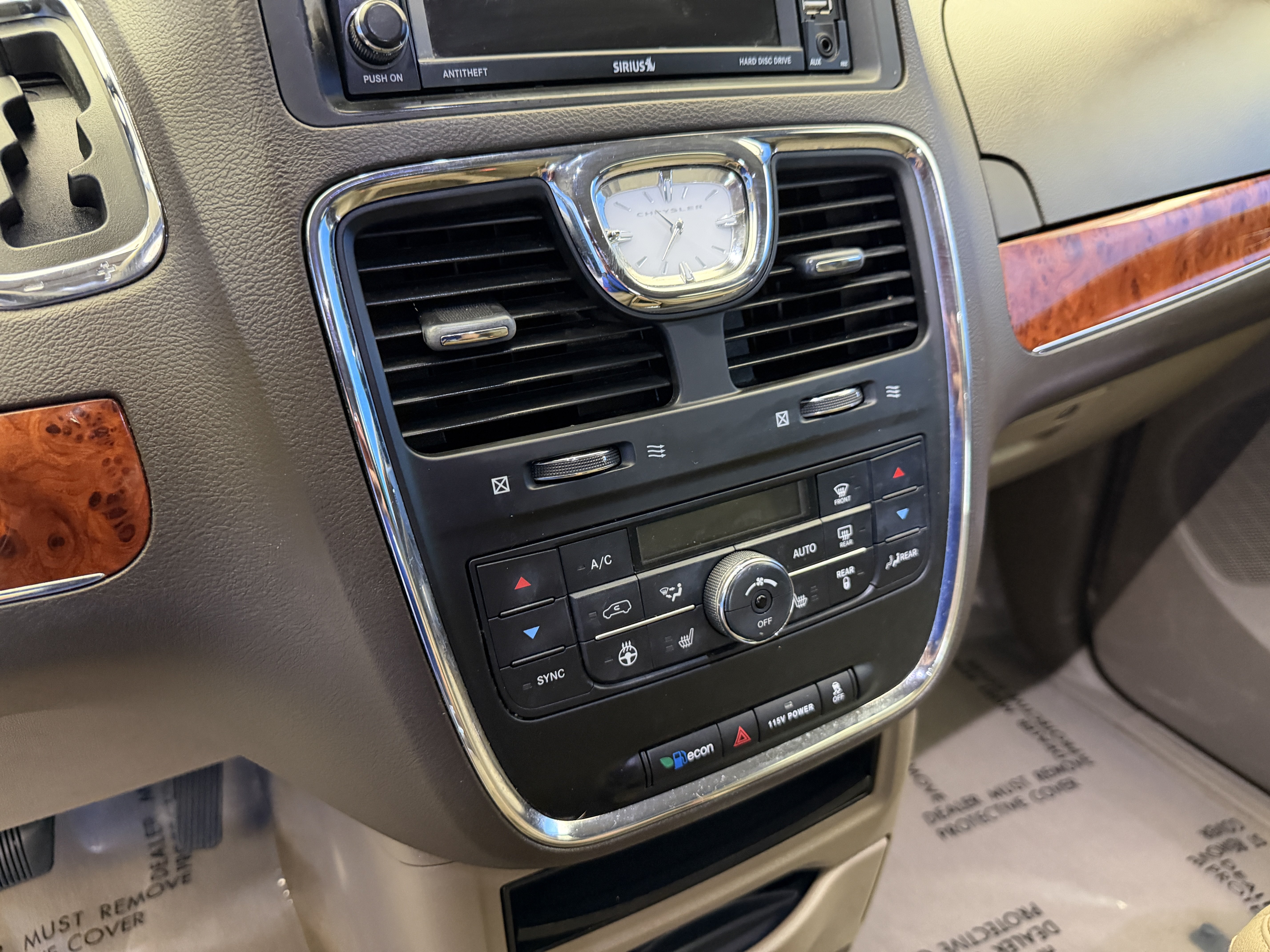 Used 2015 True Blue Pearlcoat Chrysler Touring image 24