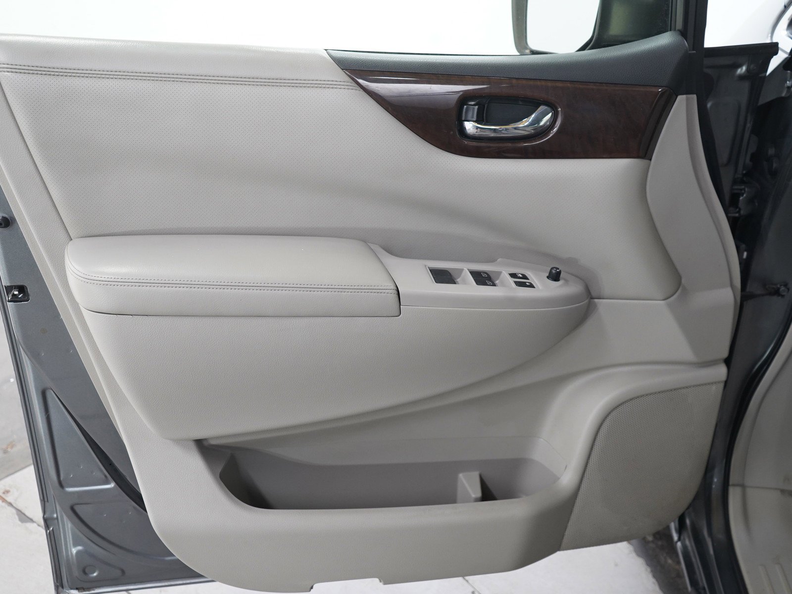 Used 2017 Gun Metallic Nissan SV CVT image 22