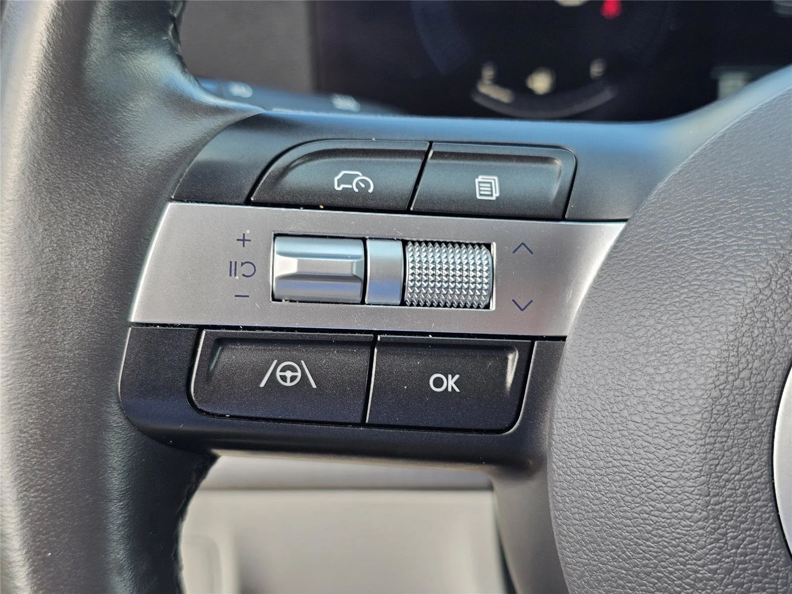 Used 2025 Abyss Black Pearl Hyundai SEL image 20