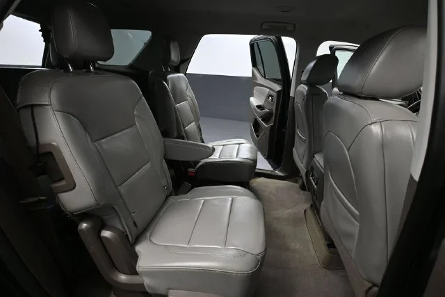 Used 2018 Gray Chevrolet 3LT image 35