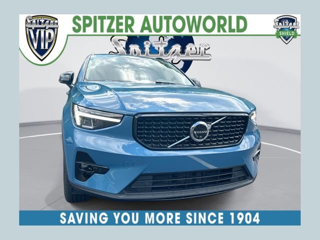 2023 Volvo XC40 B5 Plus Dark Theme AWD