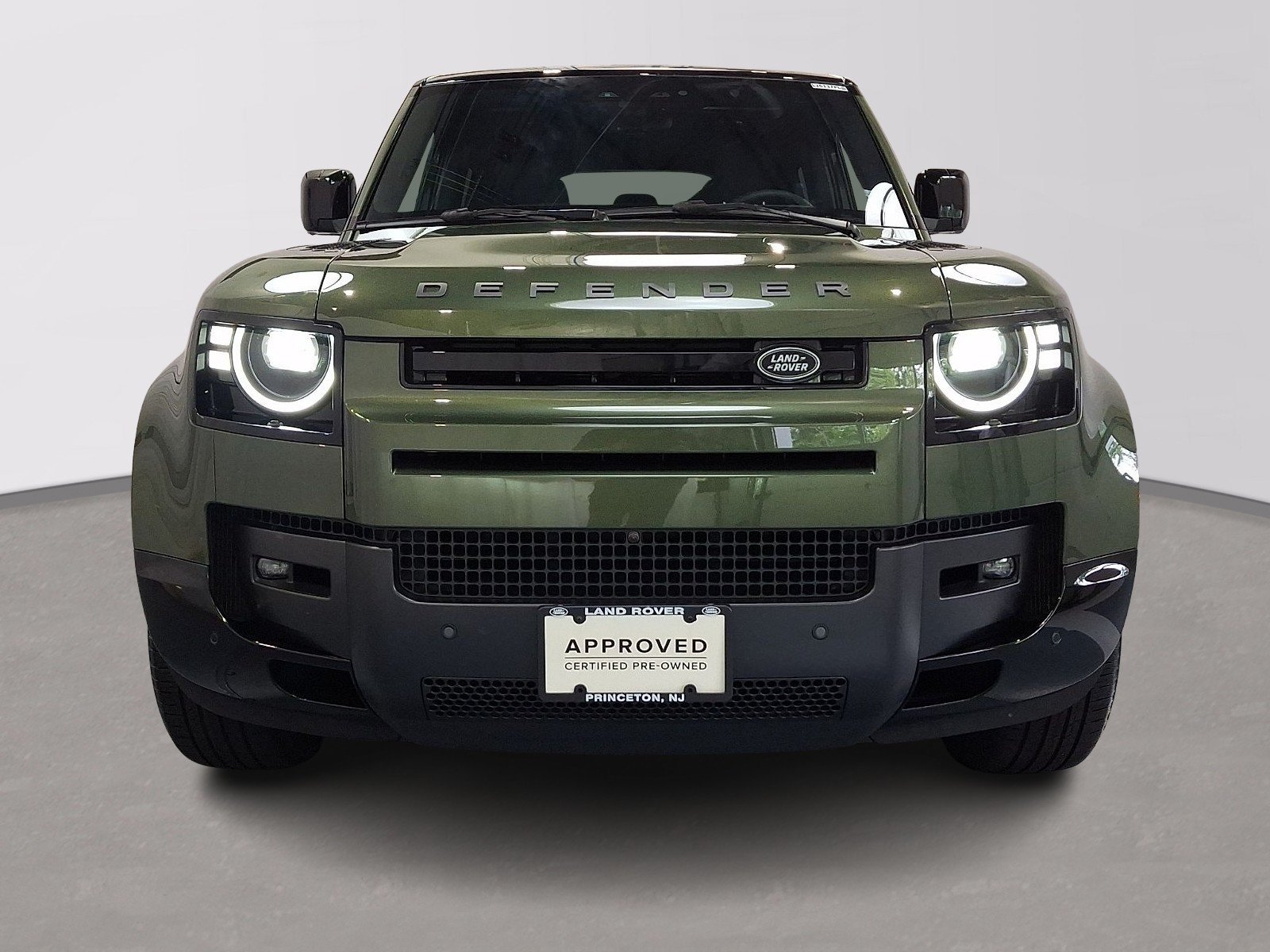 Certified Used 2026 Woolstone Green Metallic Land Rover X-Dynamic SE image 2