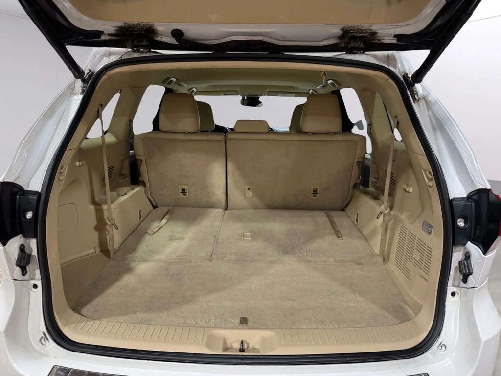 Used 2019 White Toyota XLE image 32