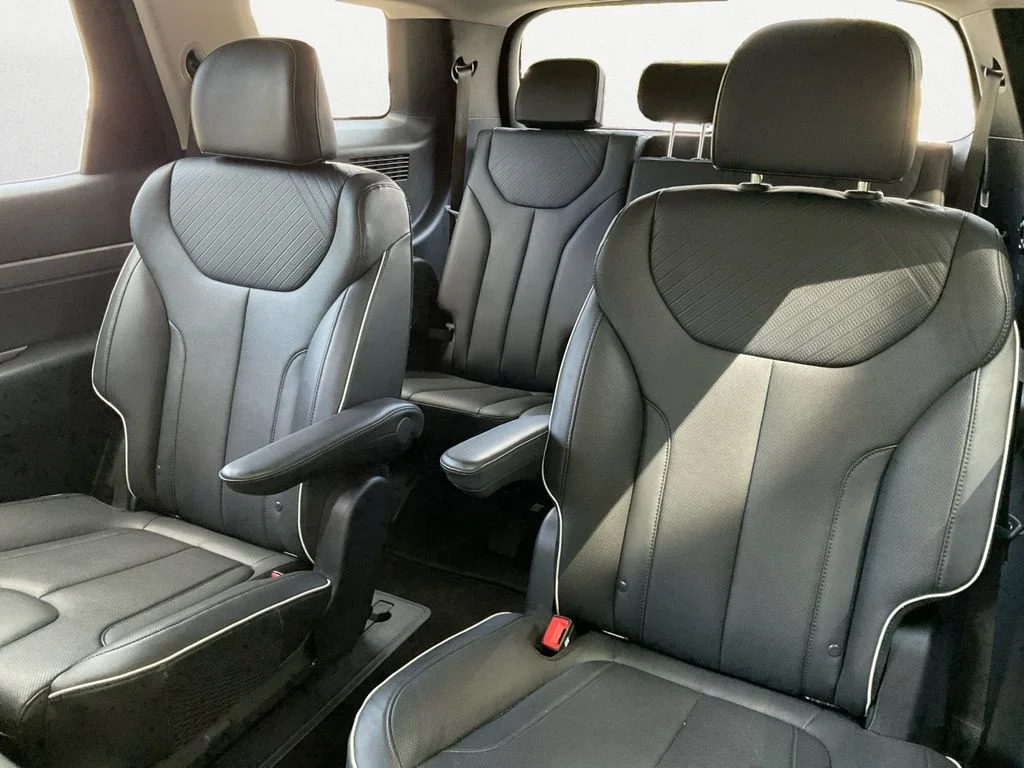 Used 2024 Gray Hyundai SEL image 9
