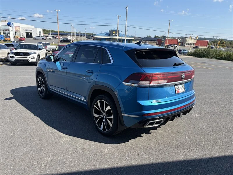 Used 2024 Blue Volkswagen SEL Premium R-Line 4Motion image 4