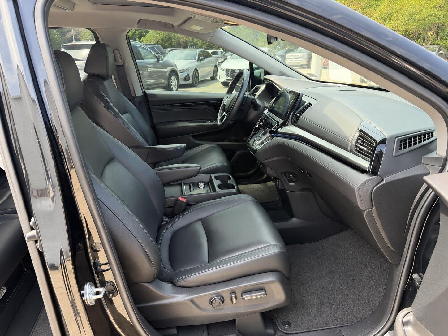 Used 2023 Crystal Black Pearl Honda Touring image 11