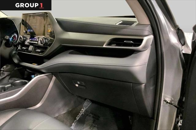 Certified Used 2025 PRECIOUS METAL Toyota  image 19