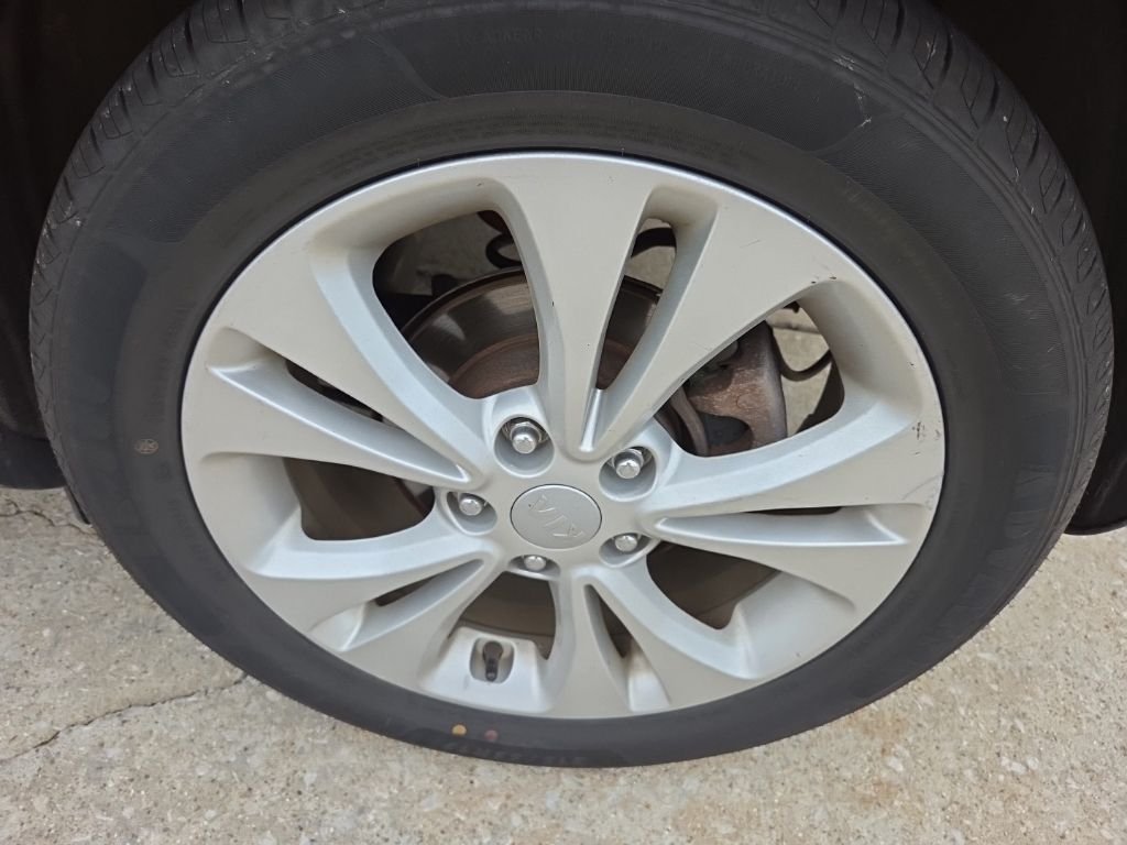 Used 2016 Inferno Red Kia Exclaim image 11