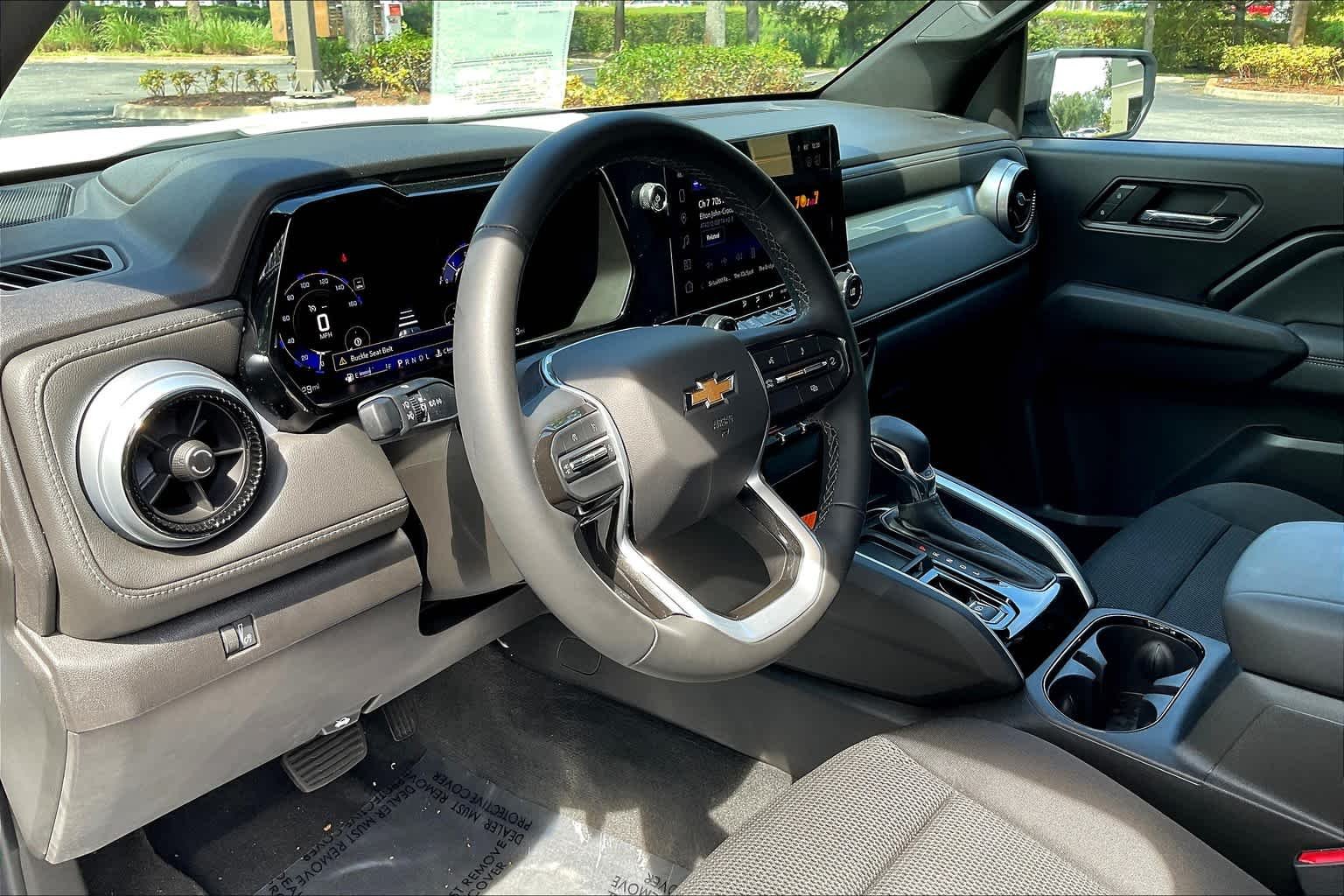 2024 Chevrolet Colorado LT - Photo 14