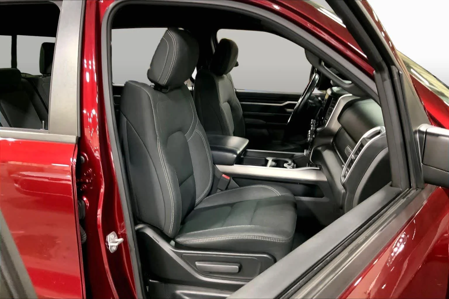Used 2020 Delmonico Red Pearlcoat Ram Big Horn image 9