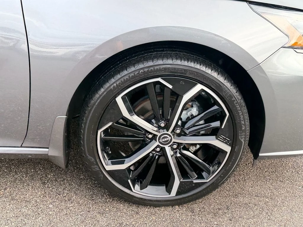 Certified Used 2025 Gray Nissan 2.5 SR image 9