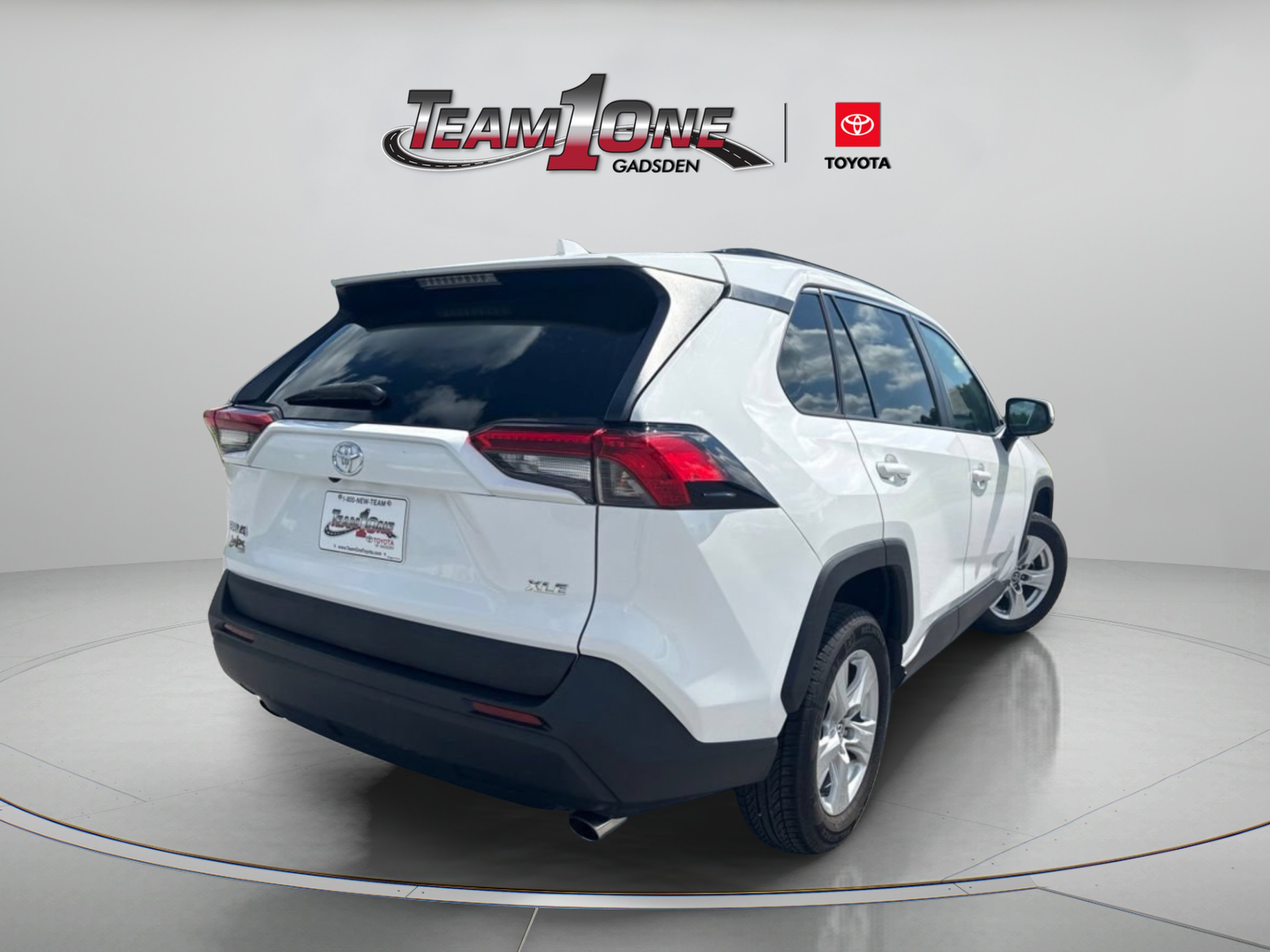 Used 2020 Super White Toyota XLE image 6