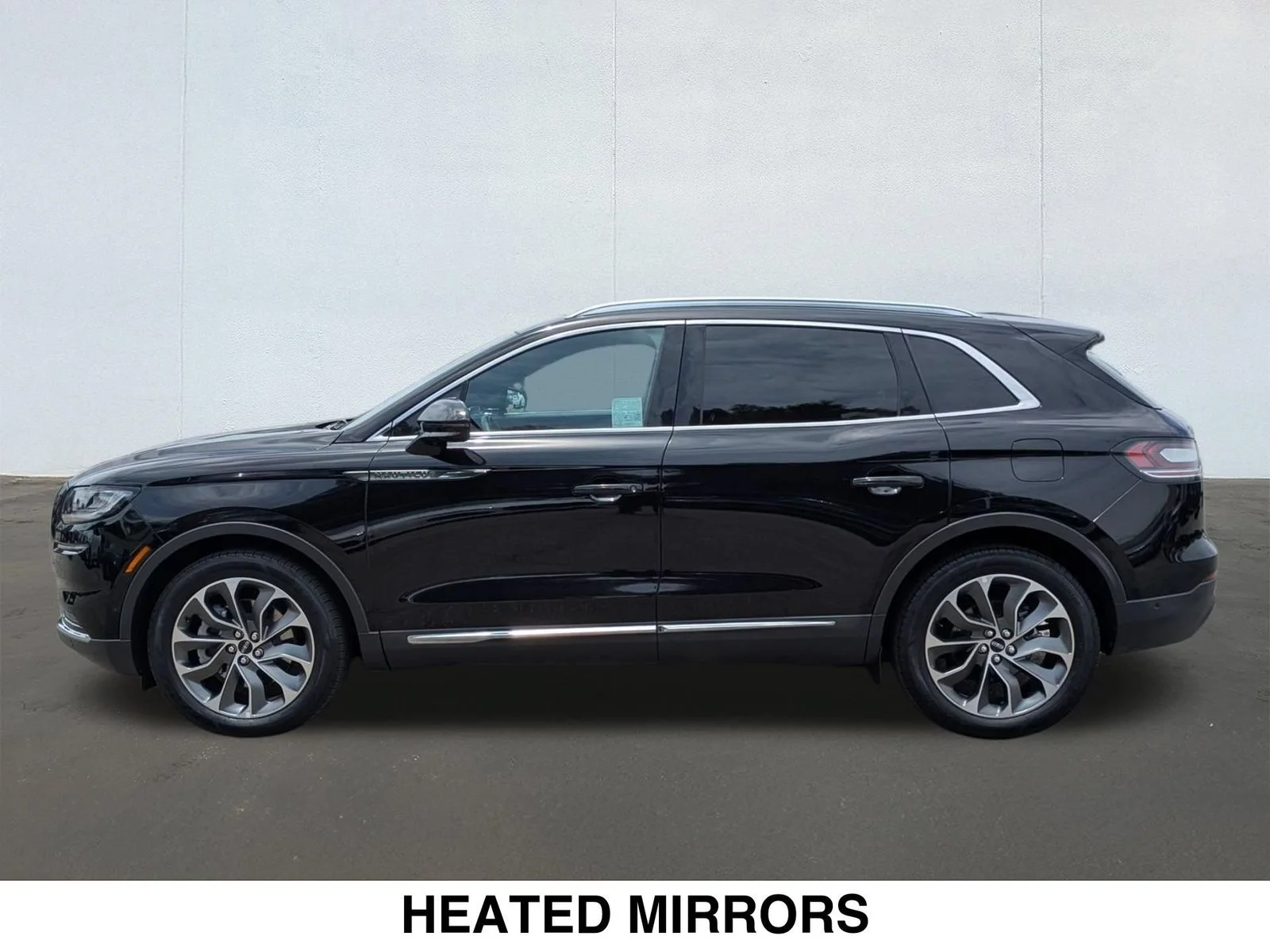 Used 2023 Black Lincoln Reserve image 2