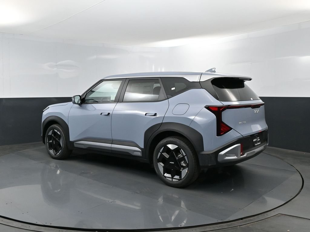 New 2027 Pale Gray Kia S image 22