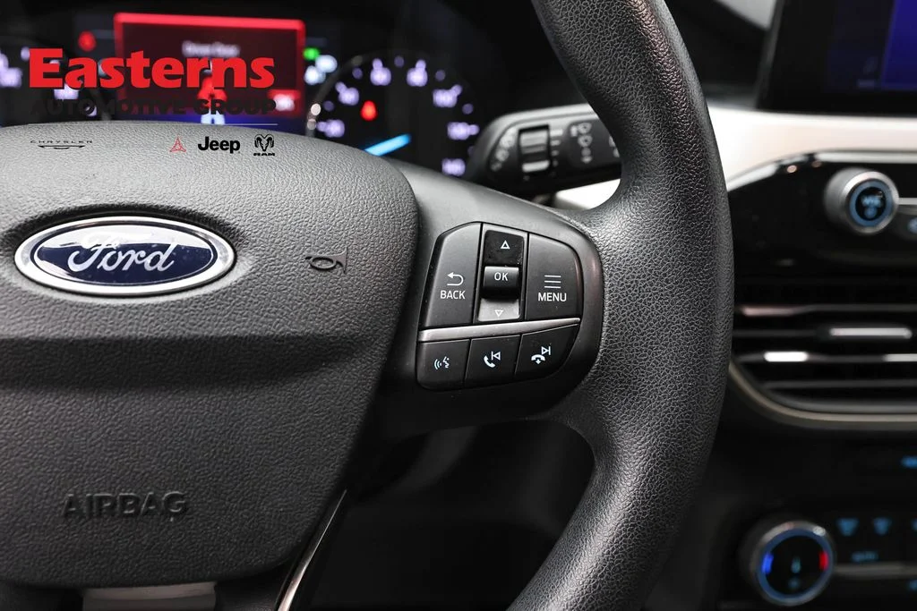 Used 2022 Black Ford SE image 16