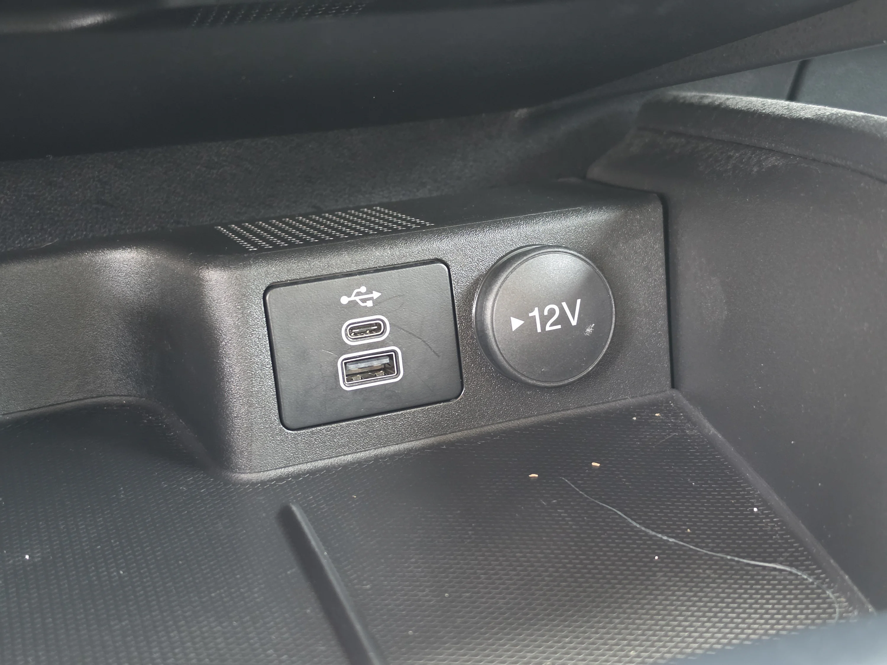 Used 2024 Agate Black Metallic Ford Active image 30