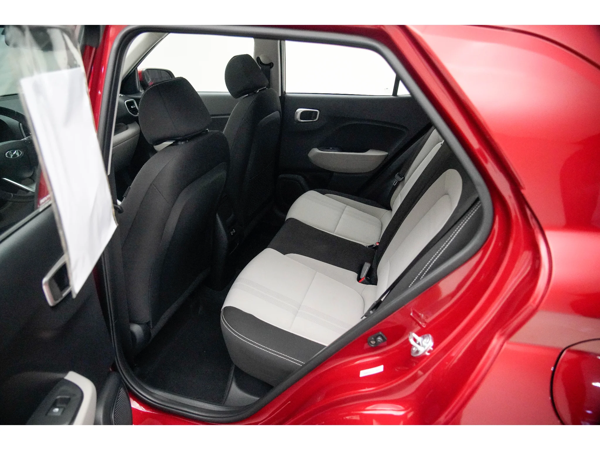 Used 2025 Ultimate Red Hyundai SEL image 17