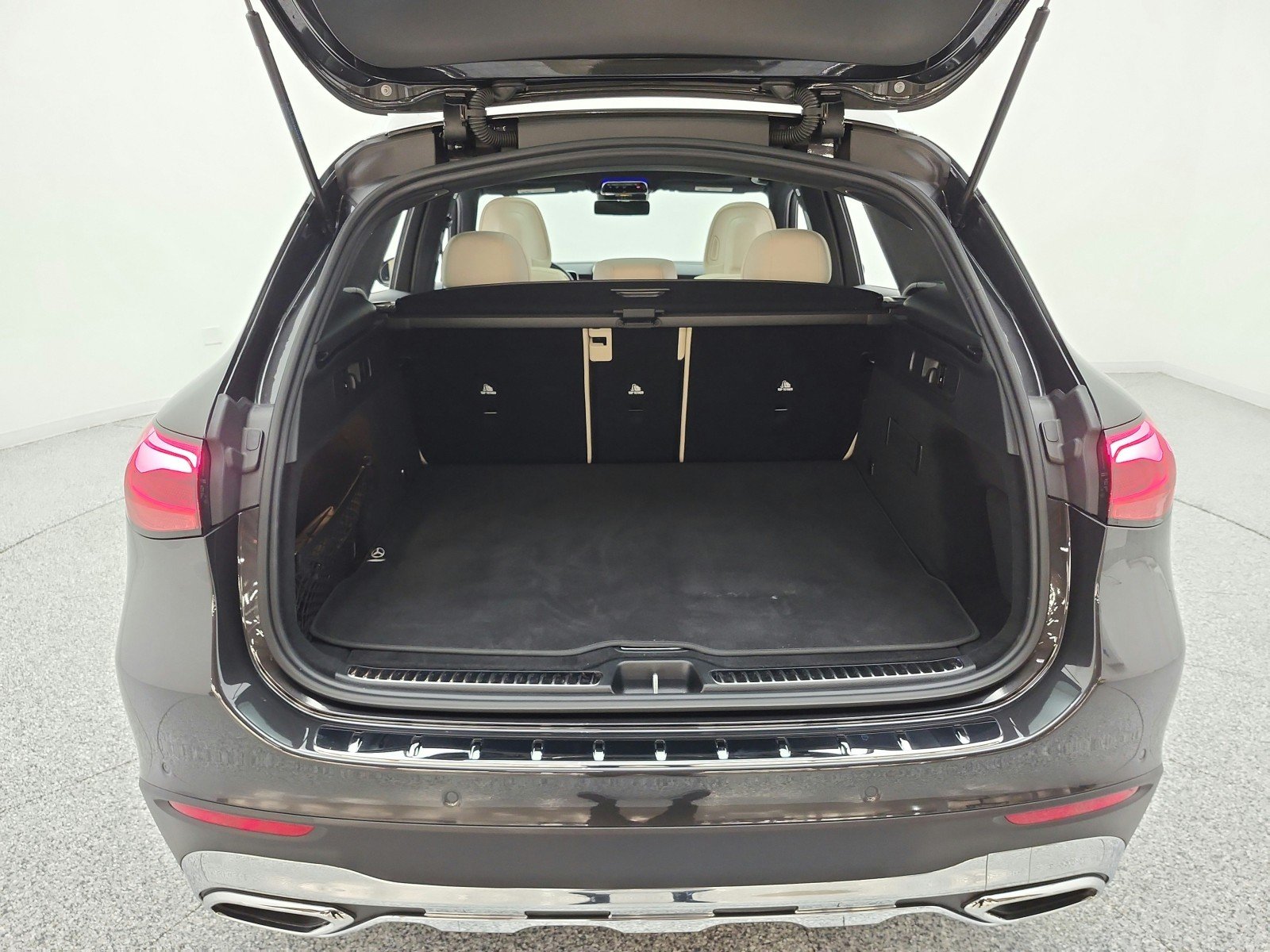 Certified Used 2026 Graphite Grey Metallic Mercedes-Benz GLC 300 SUV image 18