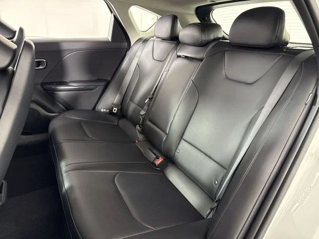New 2026 Snow White Pearl Kia EX image 21