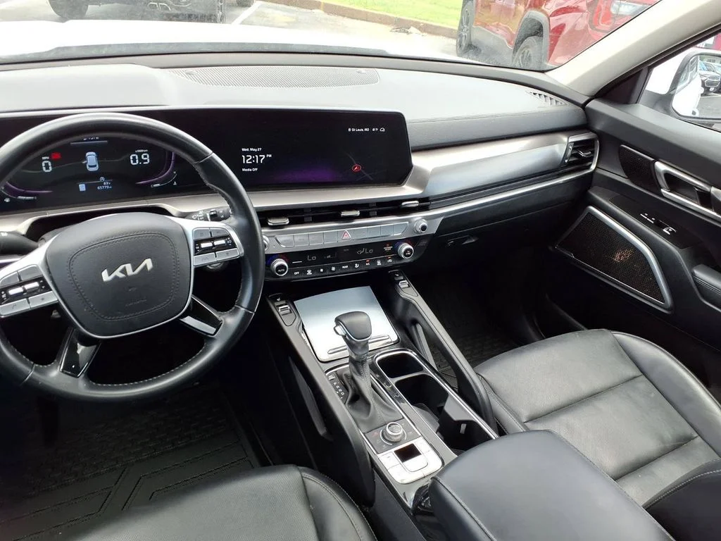 Used 2024 Glacial White Pearl Kia S image 10