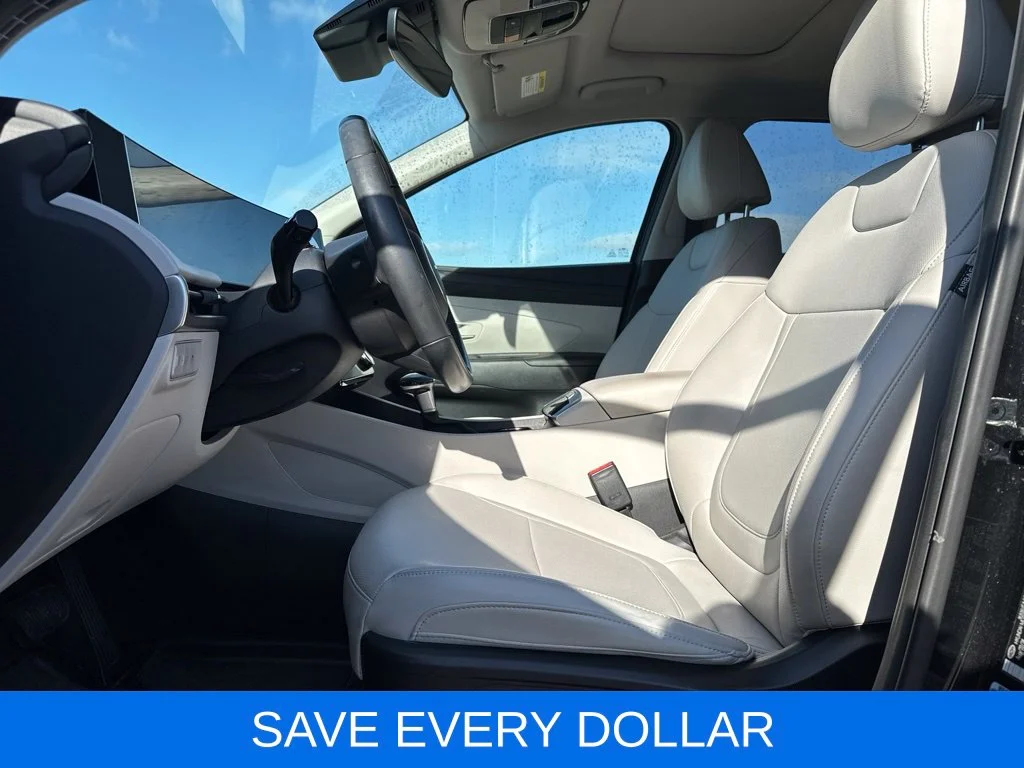 Used 2025 Black Hyundai SEL Convenience image 7