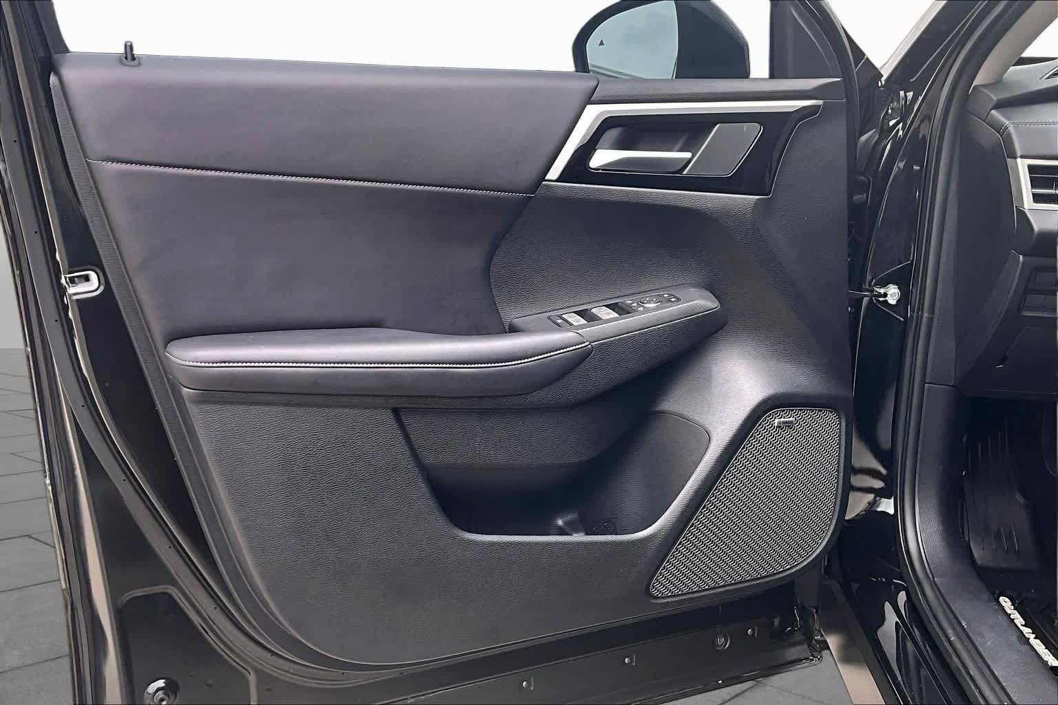 Used 2026 Black Diamond Mitsubishi SE image 22