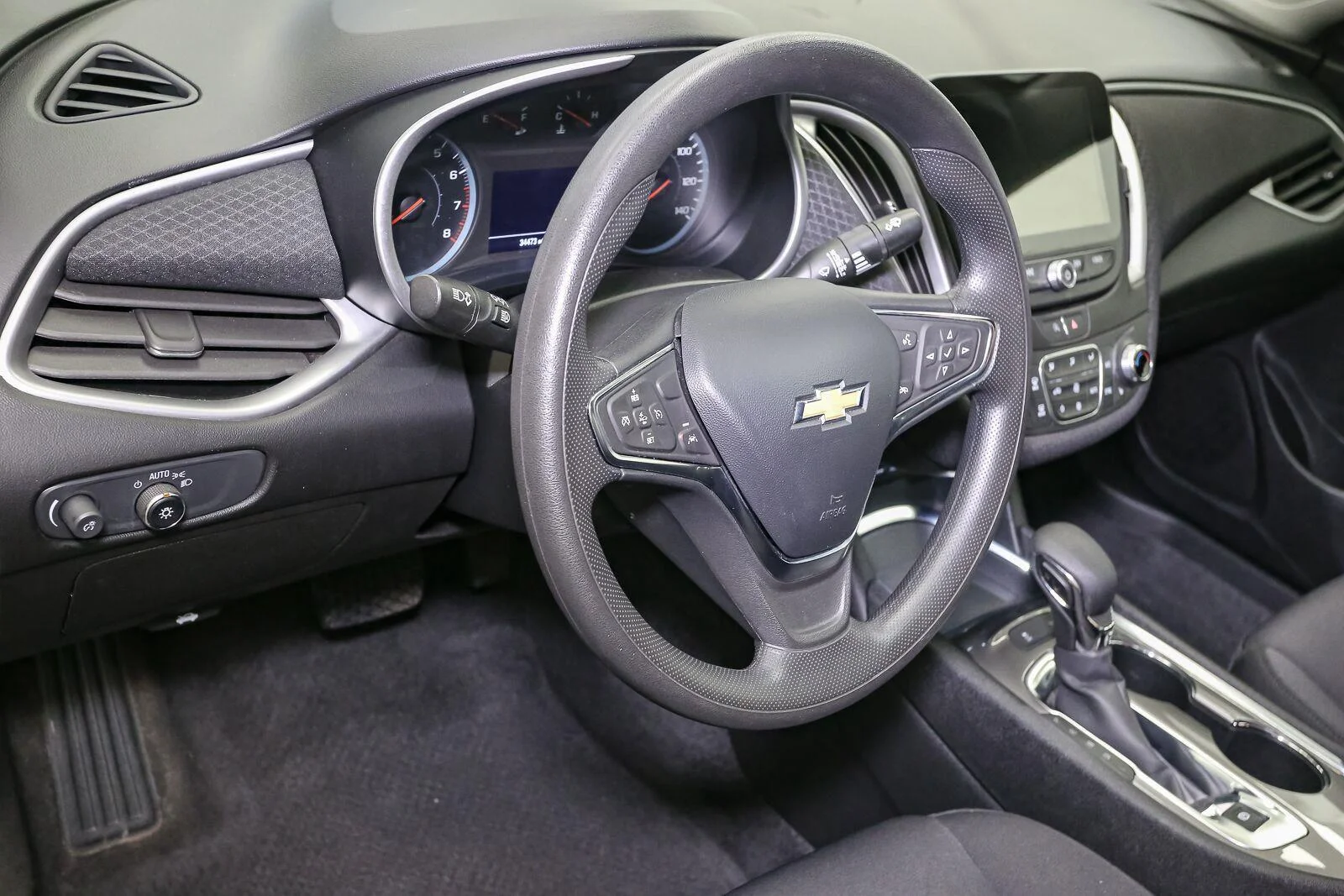Used 2025 Mineral Gray Metallic Chevrolet LT image 22