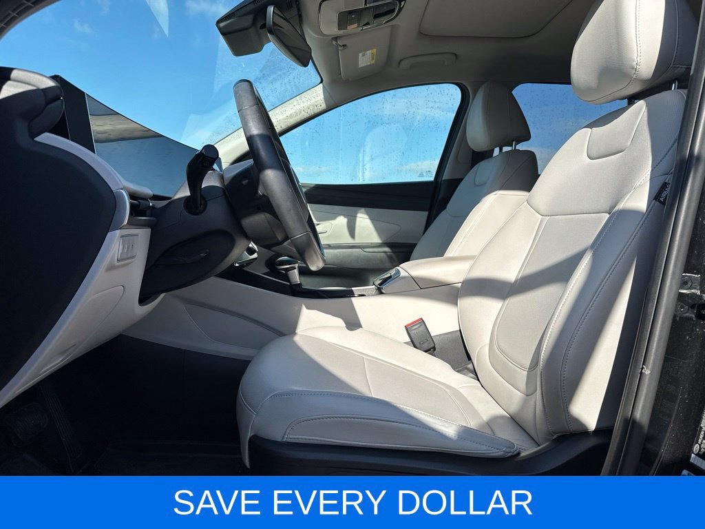 Used 2025 Black Hyundai SEL Convenience image 7