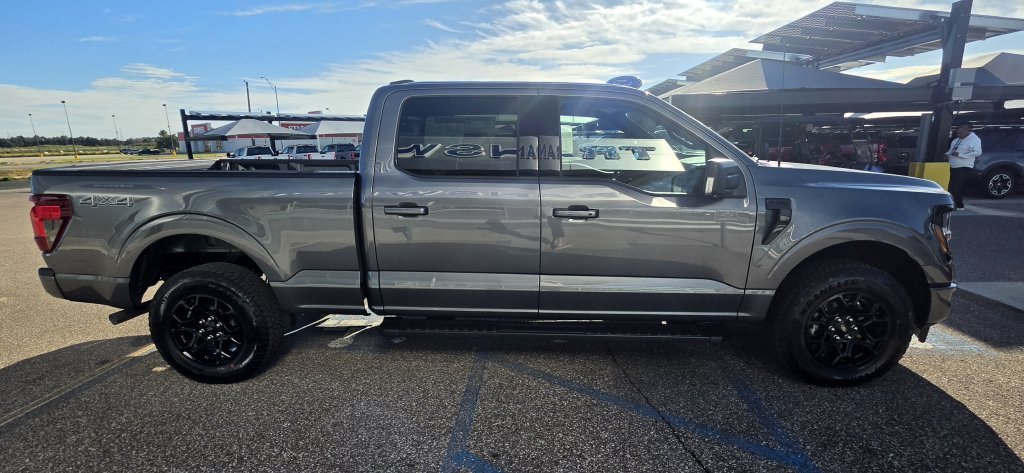 New 2026 Carbonized Gray Metallic Ford XLT image 5