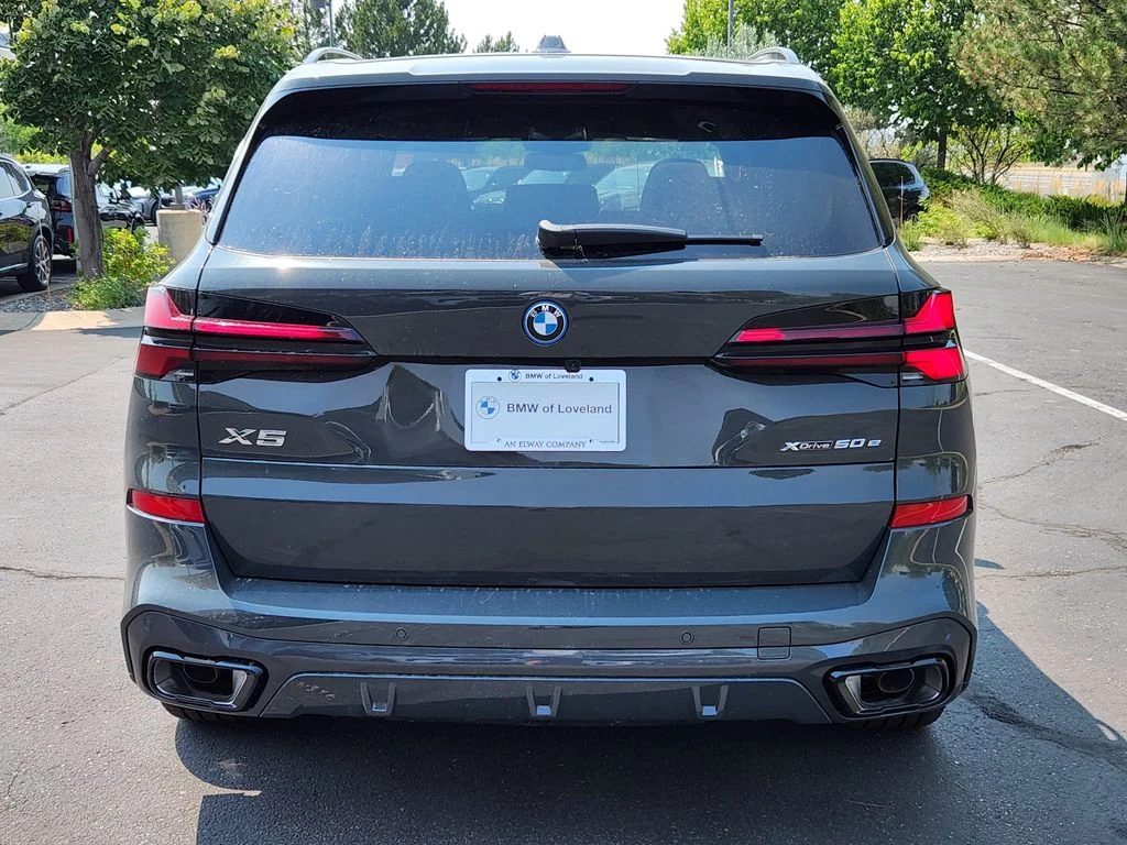 New 2026 Dravit Grey Metallic BMW xDrive50e image 4