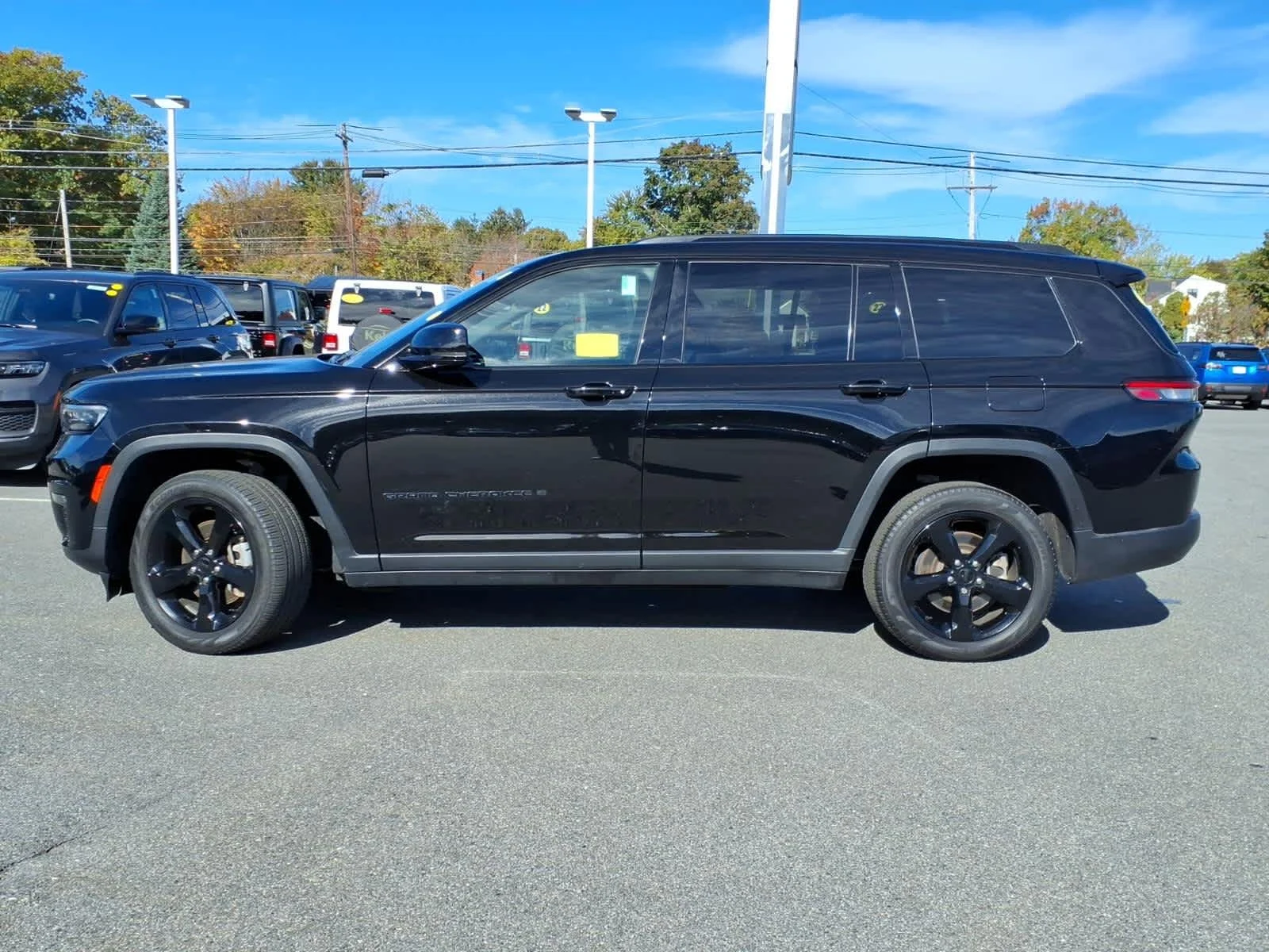 Certified Used 2024 Diamond Black Crystal Pearlcoat Jeep Limited image 12