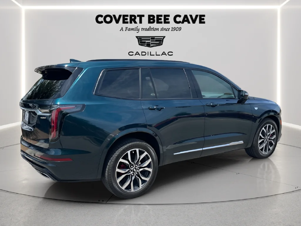 Used 2025 Green Cadillac Sport image 9
