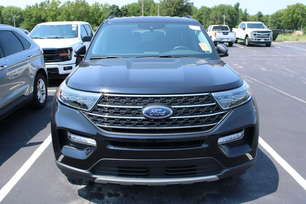 Used 2024 Black Metallic Ford XLT image 2