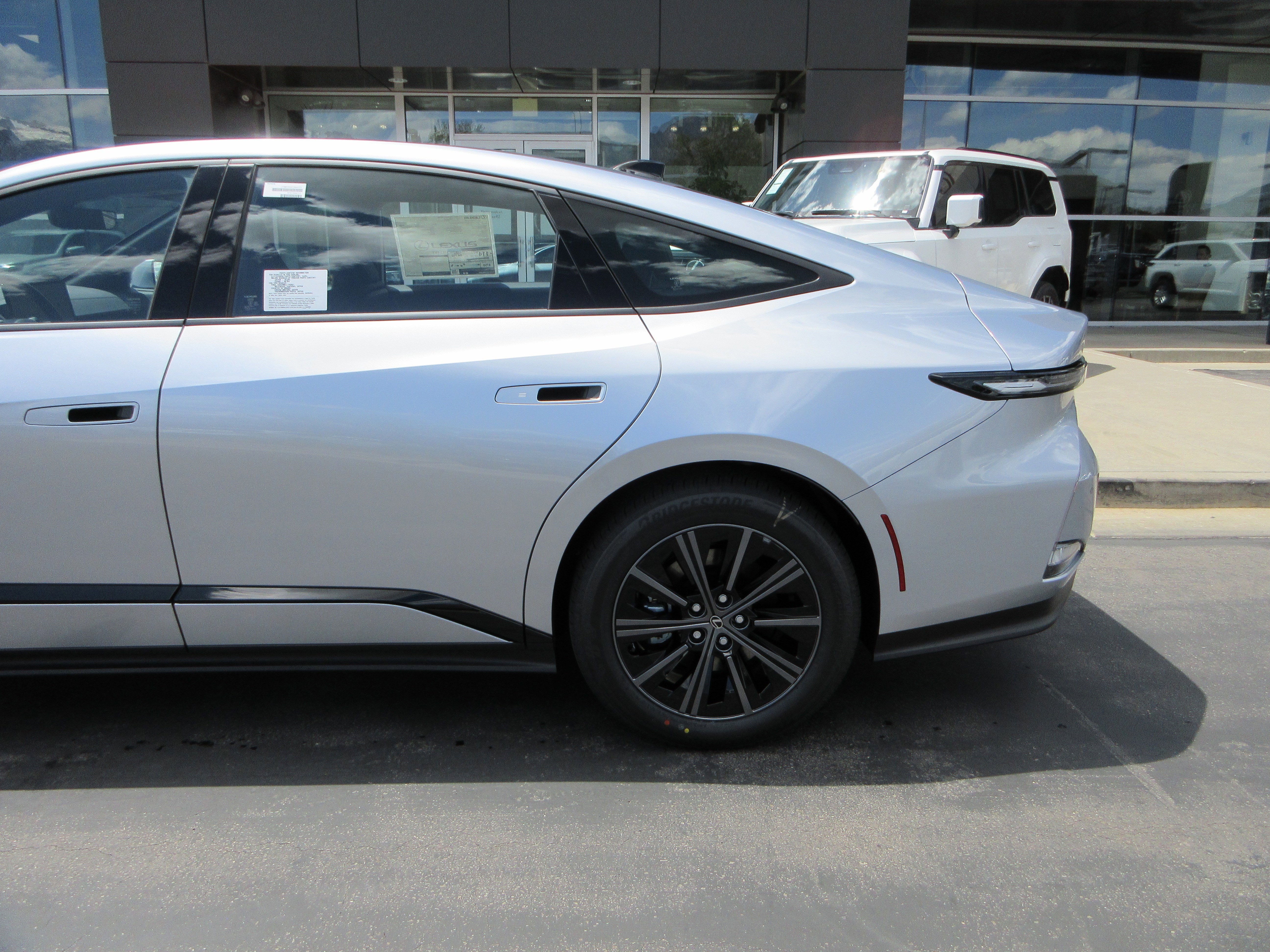 New 2026 Iridium Lexus PREMIUM AWD image 4