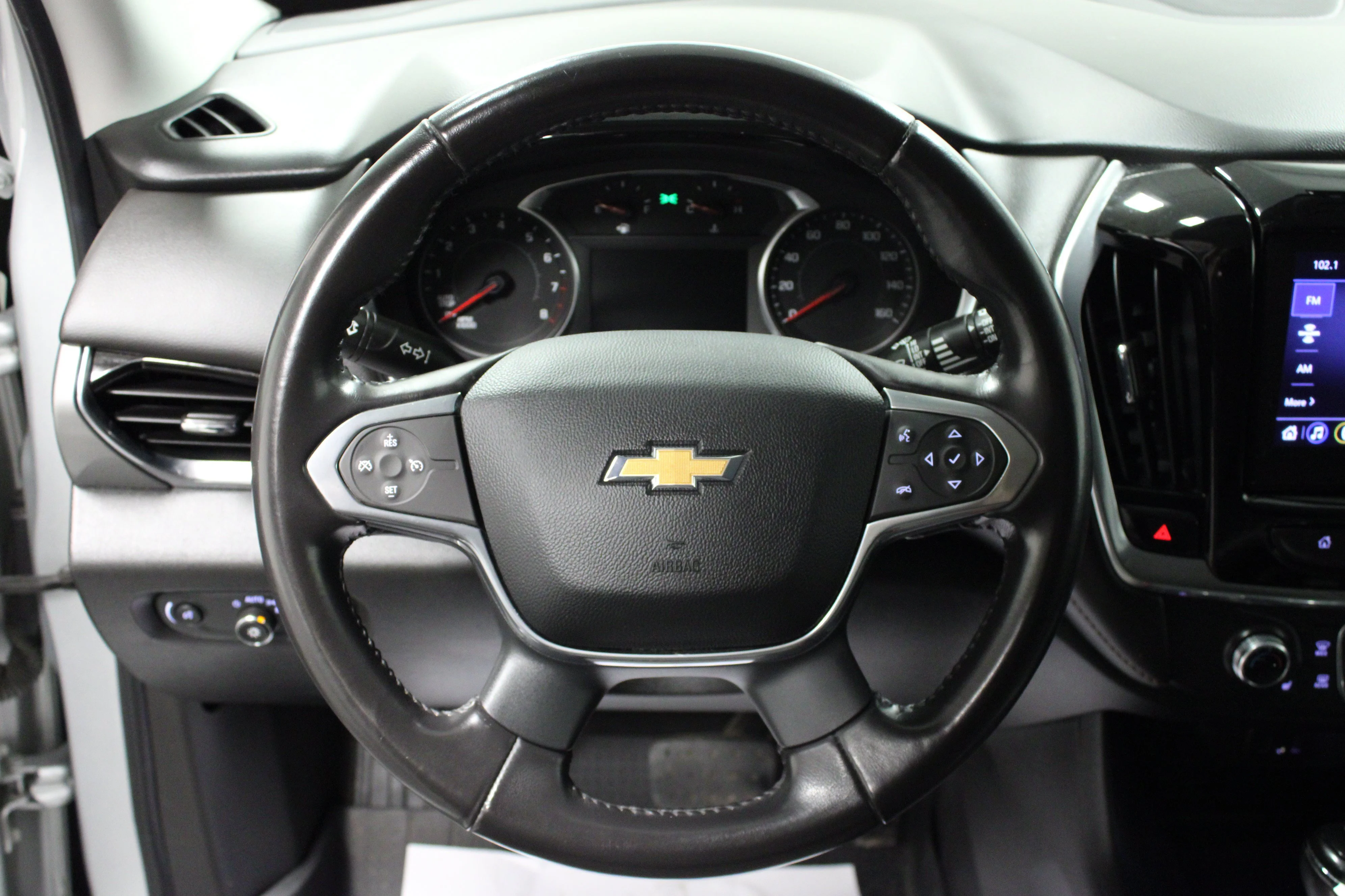 Used 2020 SILVER ICE METALLIC Chevrolet LT Cloth image 18