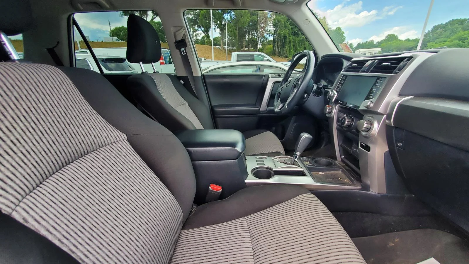 Used 2022 Super White Toyota SR5 image 4