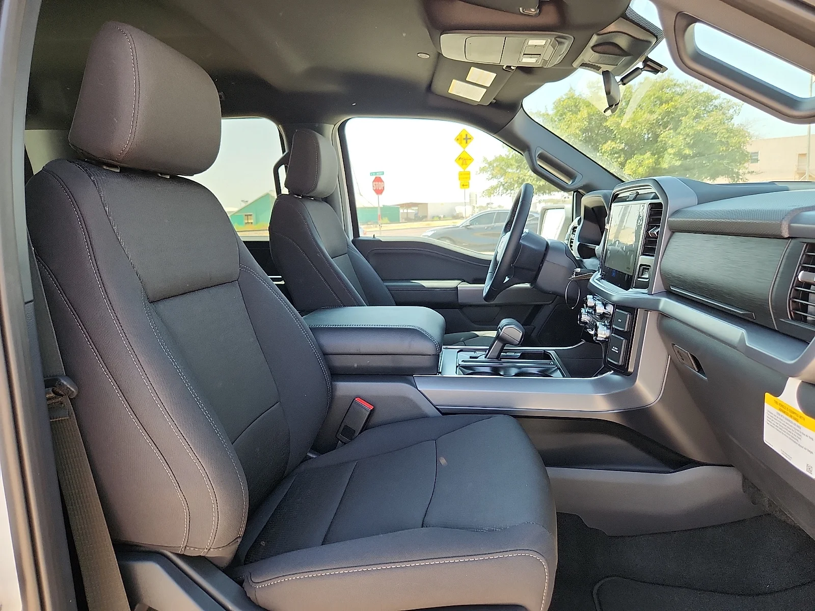 New 2026 Oxford White Ford XLT image 19
