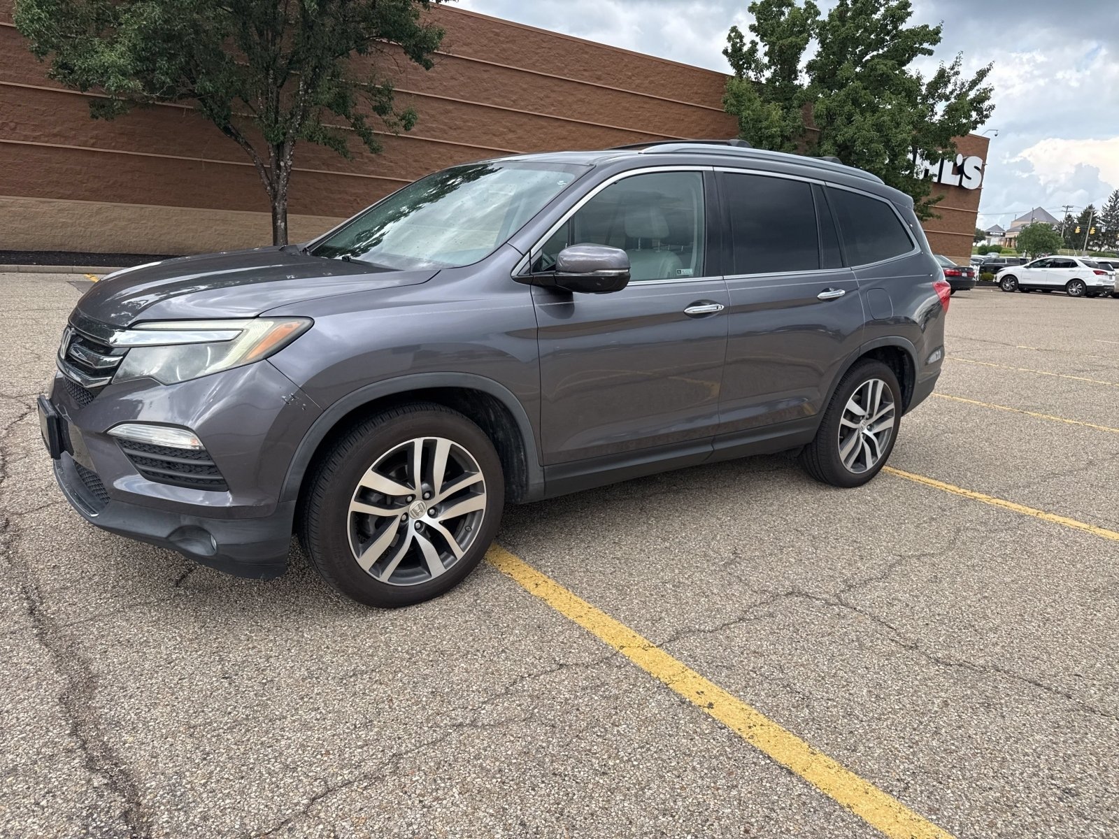 Used 2018 Modern Steel Metallic Honda Touring image 29
