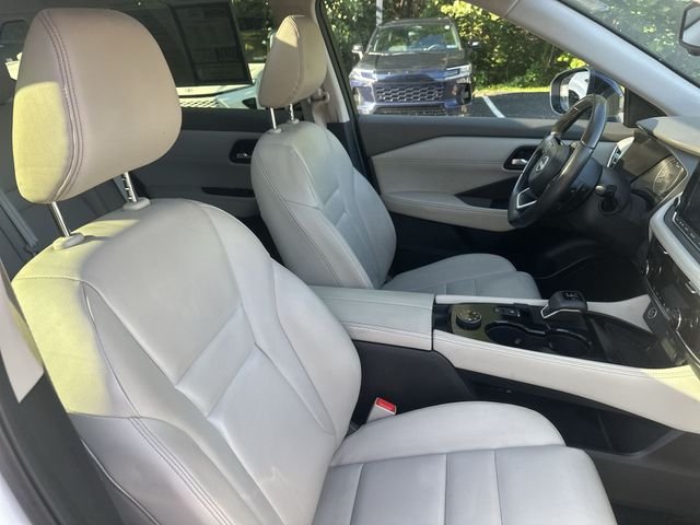 Used 2023 White Nissan SL image 29