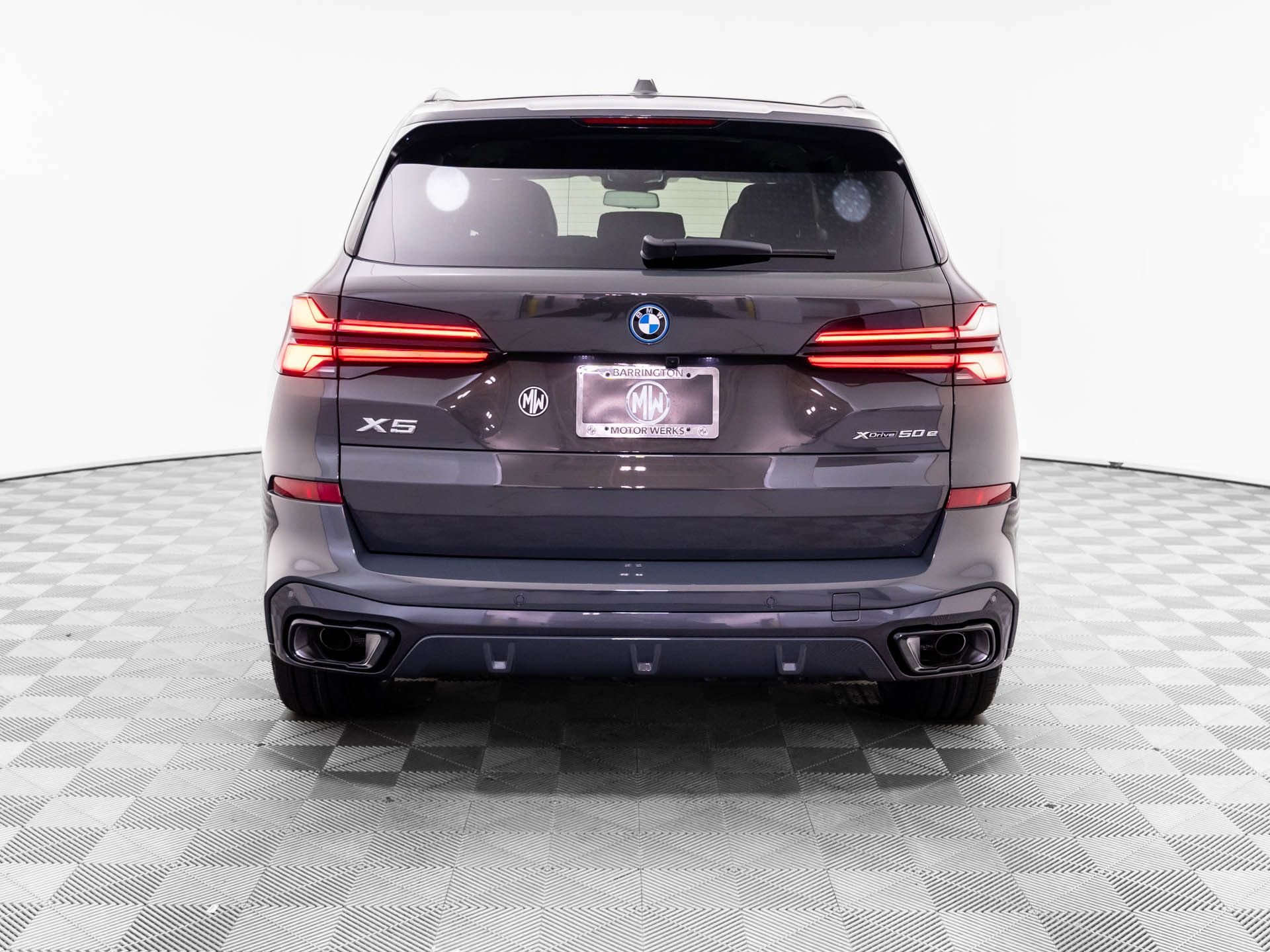 New 2026 Dravit Grey Metallic BMW xDrive50e image 5