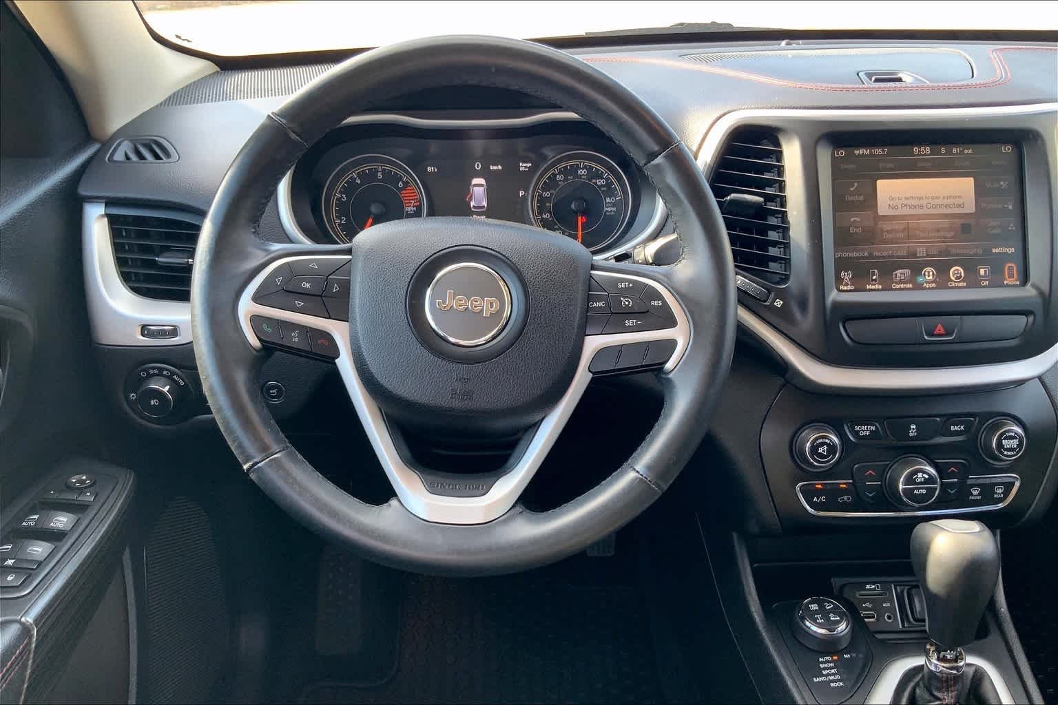 Used 2017 Diamond Black Crystal Pearlcoat Jeep Trailhawk image 5