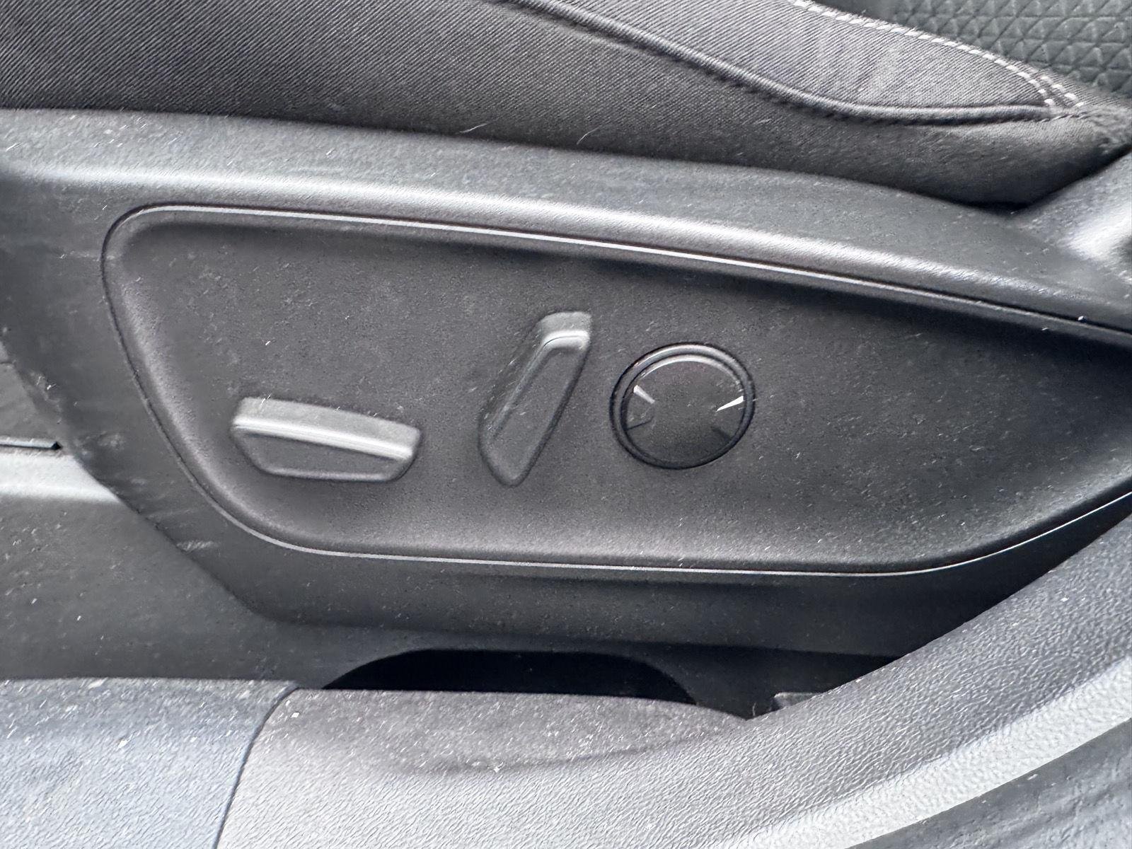 Used 2023 Cinnabar Red Ford Active image 12
