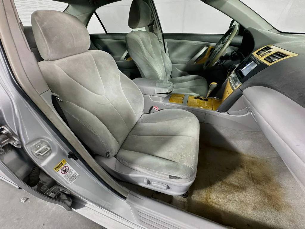 Used 2007 Silver Toyota XLE image 33