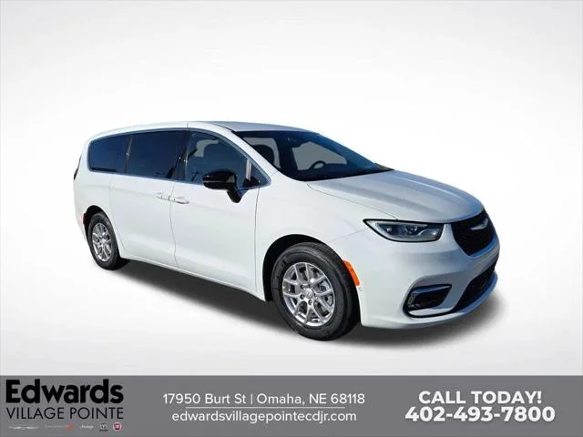 2026 Chrysler Pacifica Select's photo