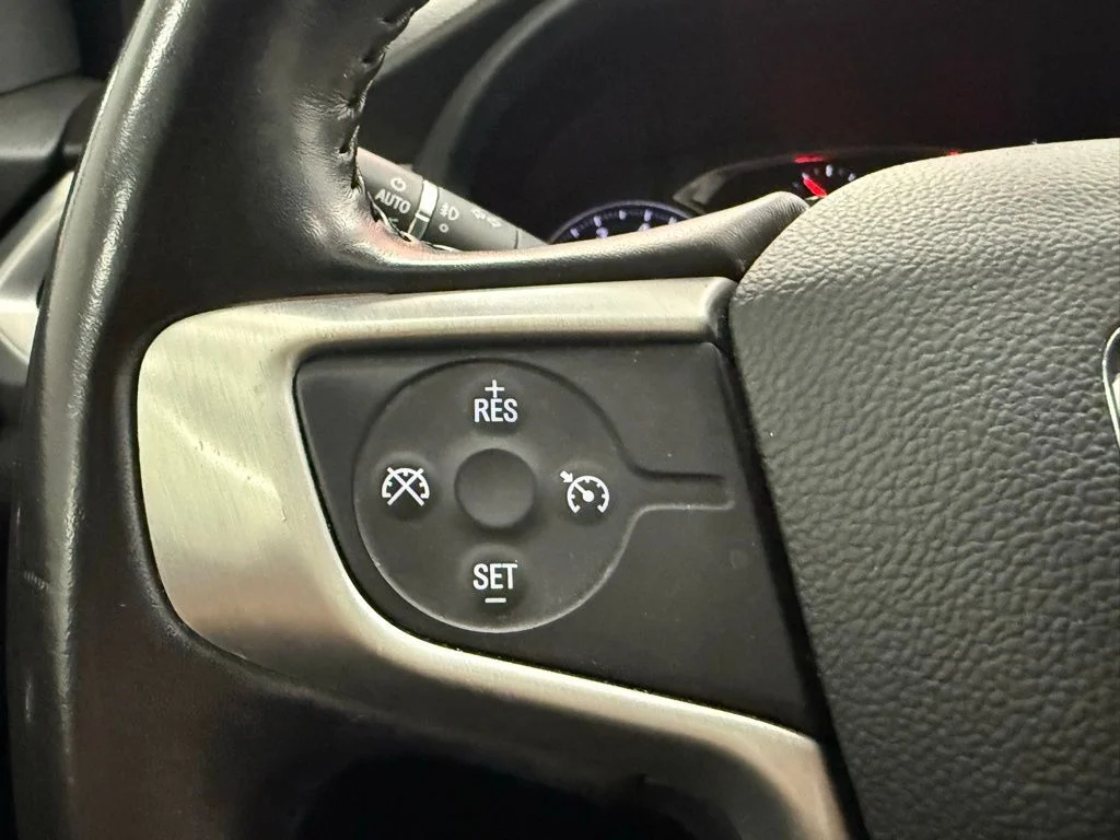 Used 2020 White GMC SLT image 18