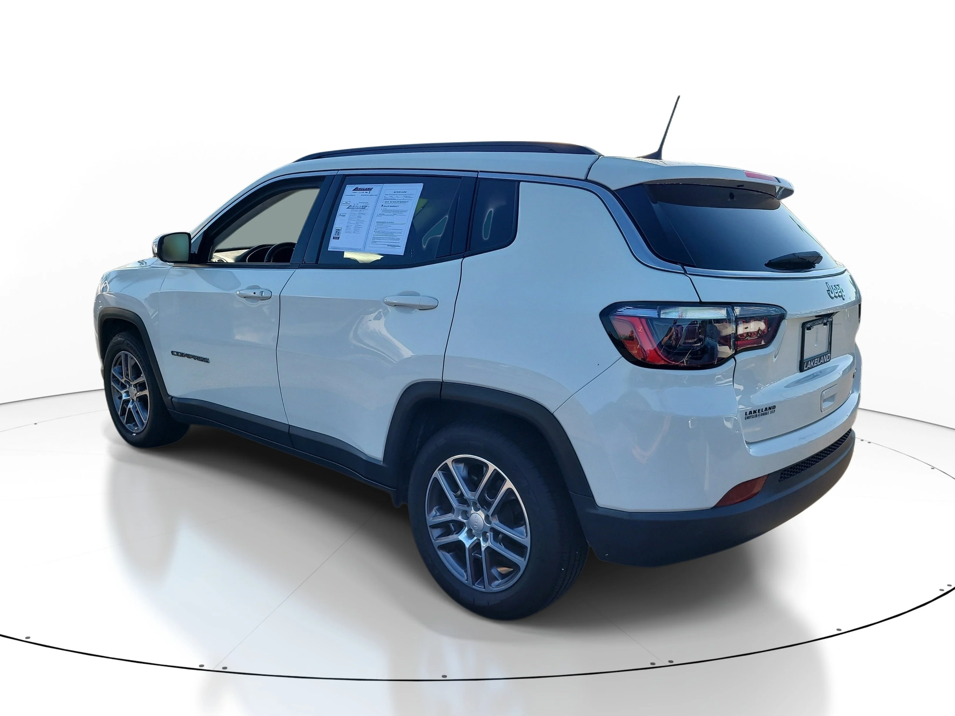 Used 2020 White Clearcoat Jeep Latitude image 6
