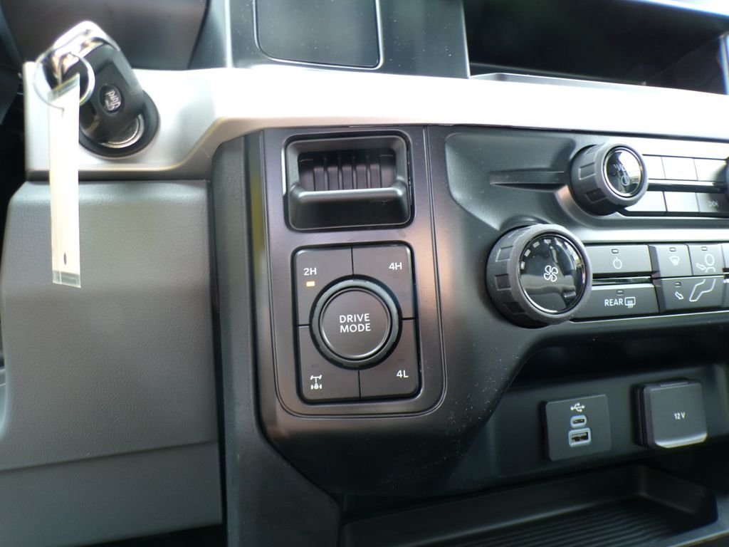 New 2026 Oxford White Ford F-250® XL image 23